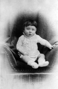 Adolf en su infancia. (Recuperada de Wikipedia)